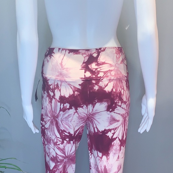 2/$40 👸🏻 💖 Maroon and White Tie-Dye Pattern VOLTA Leggings 💖 - Picture 6 of 7
